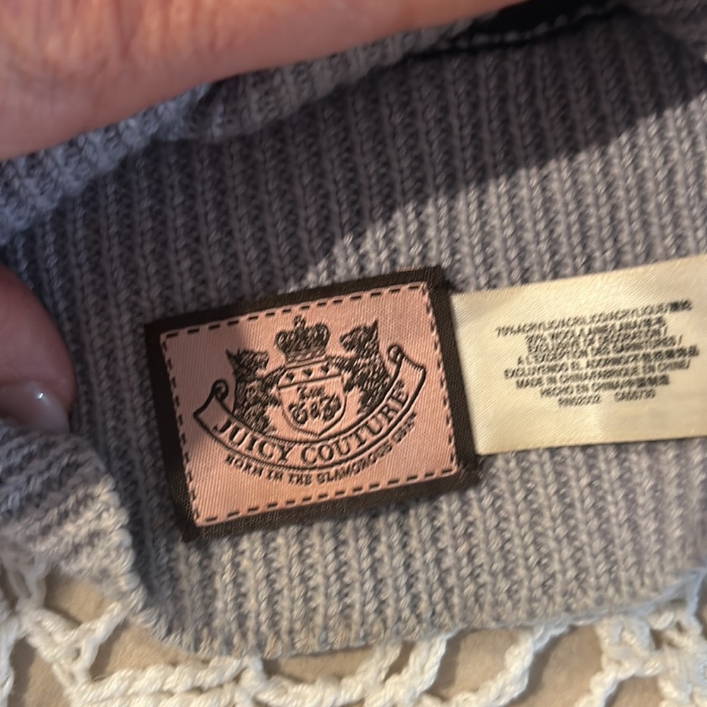 VINTAGE Juicy Couture Gray and Black Knit Hat with Cream Crown Logo - Picture 4 of 4